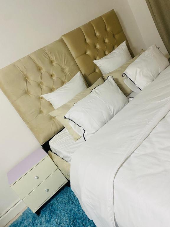 Comfort 4 Sleeper Rm.6