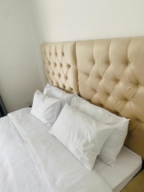 Double Executive Rm.1