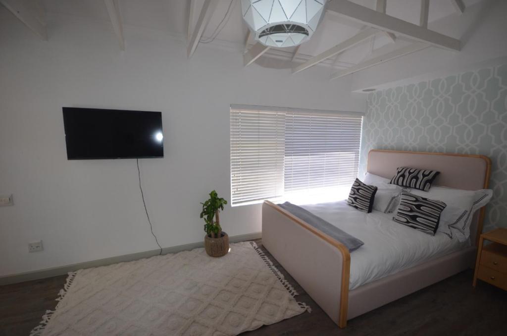 Comfort 4-Sleeper Room 6
