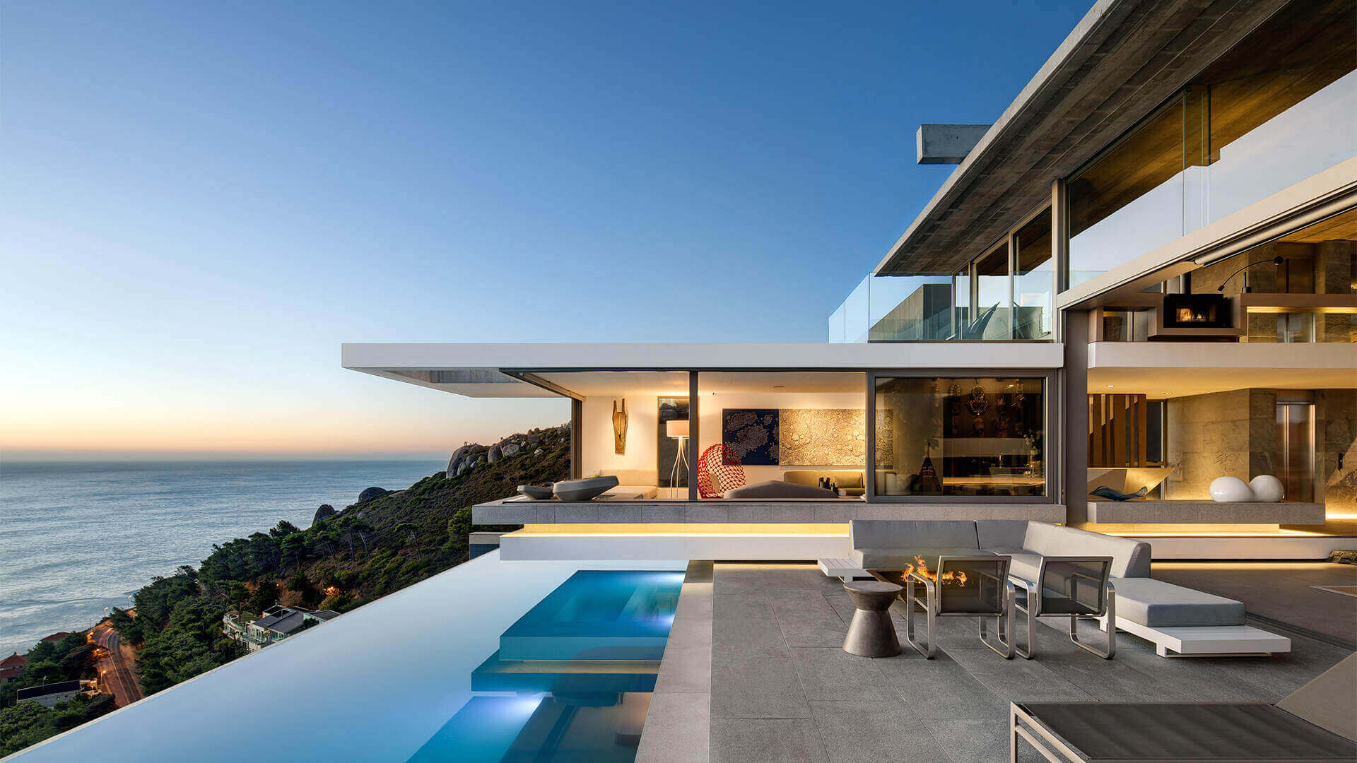 Queens and Kings Guest House exterior with ocean view
