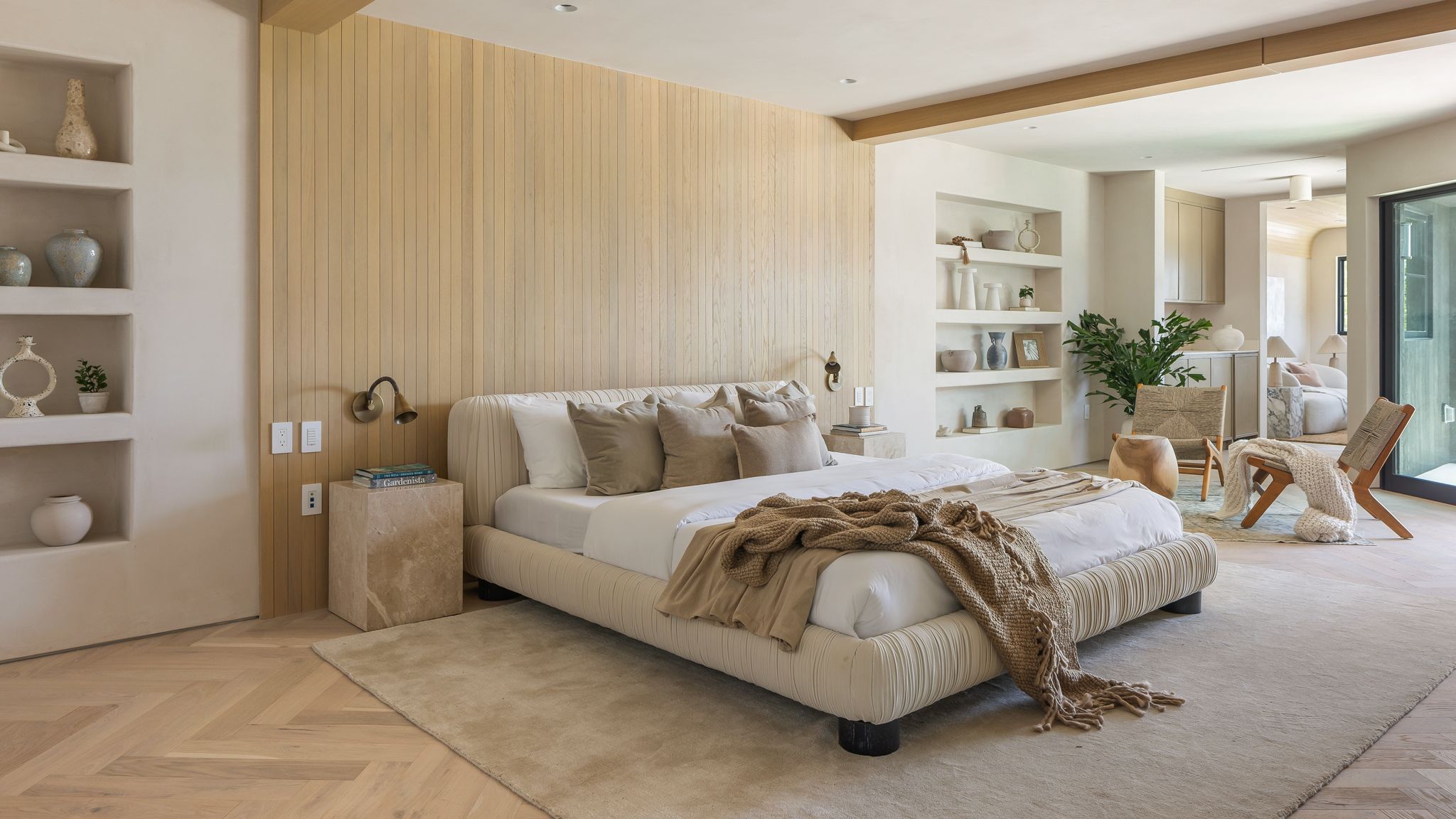 Luxurious bedroom suite